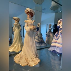‘Shopping on 5th Avenue’ Victorian Ladies of Fashion Figurine